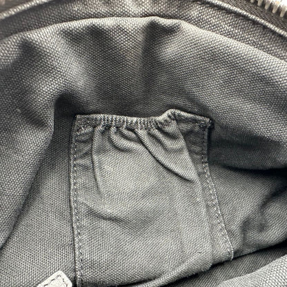 interno Borsa Nightingale Givenchy in pelle nera con parti metalliche argentate; munita di doppi manici e una tracolla amovibile e regolabile, di lusso, originale, ottime condizioni, usata. 