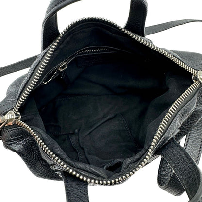 interno Borsa Nightingale Givenchy in pelle nera con parti metalliche argentate; munita di doppi manici e una tracolla amovibile e regolabile, di lusso, originale, ottime condizioni, usata. 