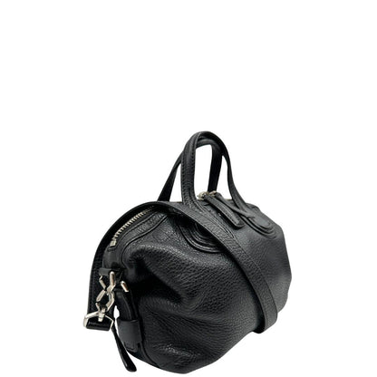 lato Borsa Nightingale Givenchy in pelle nera con parti metalliche argentate; munita di doppi manici e una tracolla amovibile e regolabile, di lusso, originale, ottime condizioni, usata. 