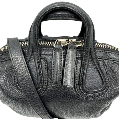 manici Borsa Nightingale Givenchy in pelle nera con parti metalliche argentate; munita di doppi manici e una tracolla amovibile e regolabile, di lusso, originale, ottime condizioni, usata. 