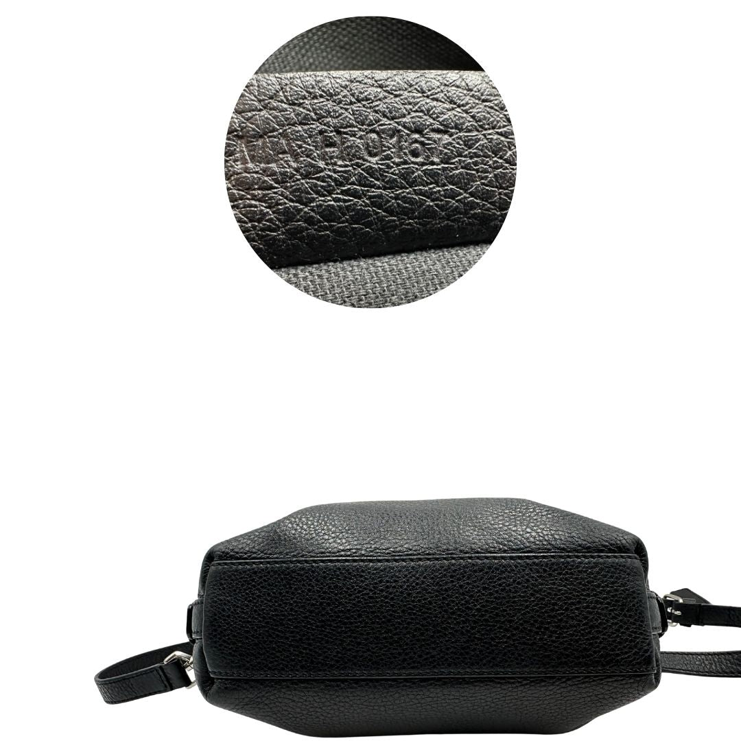 base Borsa Nightingale Givenchy in pelle nera con parti metalliche argentate; munita di doppi manici e una tracolla amovibile e regolabile, di lusso, originale, ottime condizioni, usata. 
