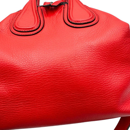 Borsa Nightingale Givenchy in pelle rossa con parti metalliche argentate; munita di doppi manici e una tracolla amovibile e regolabile, di lusso, originale, ottime condizioni.