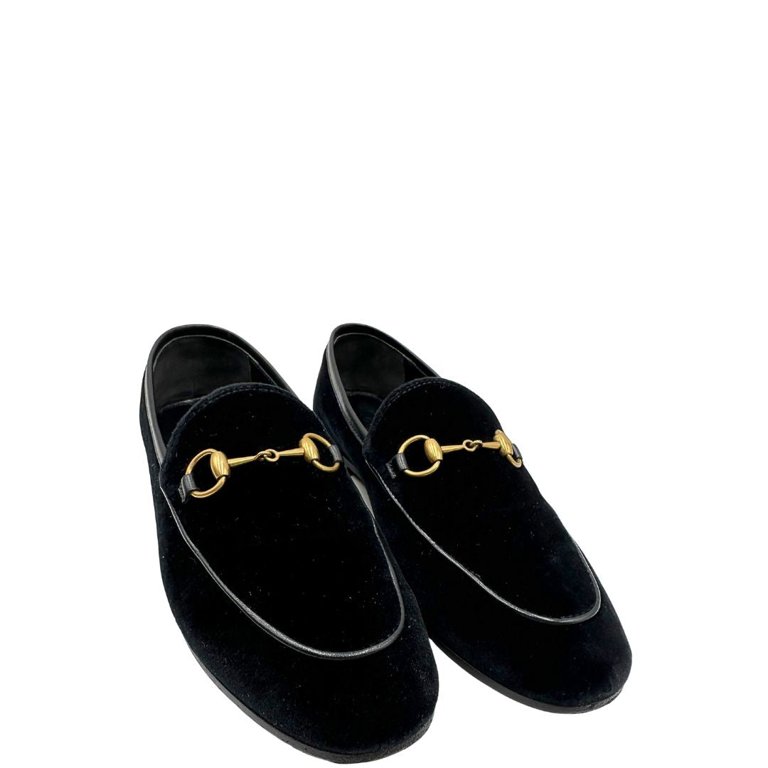 Mocassini Gucci in velluto nero con dettaglio Horsebit dorato. Completi di corredo, di lusso, originale, usata.