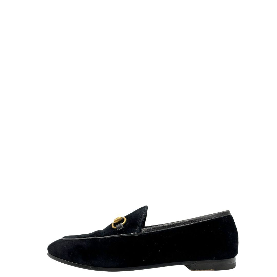 Mocassini Gucci in velluto nero con dettaglio Horsebit dorato. Completi di corredo, di lusso, originale, usata.