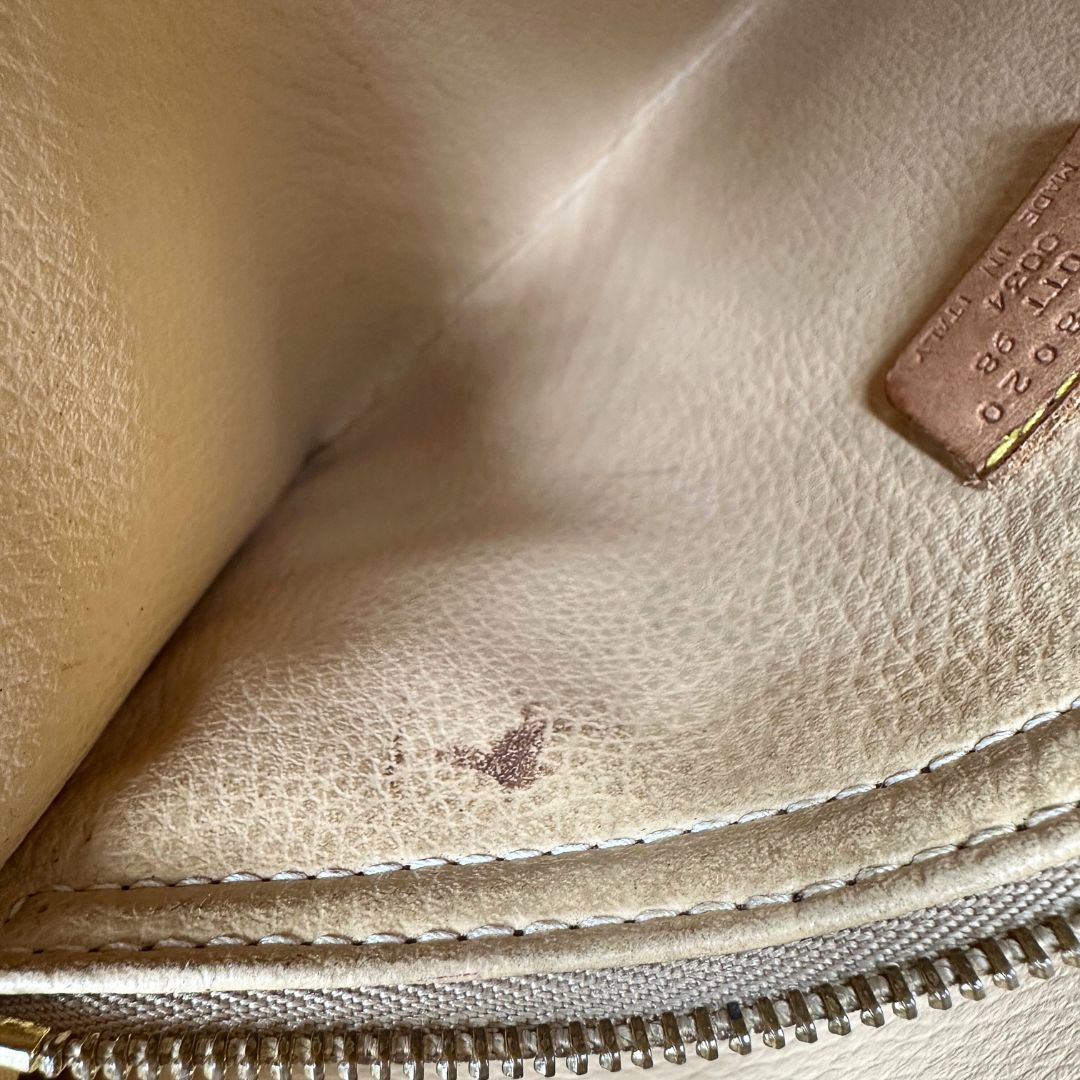 interno Borsa Etro in canvas trama Paisley con finiture in pelle color cammello e parti metalliche dorate; munita di una tracolla in tessuto regolabile, di lusso, originale, ottime condizioni. 