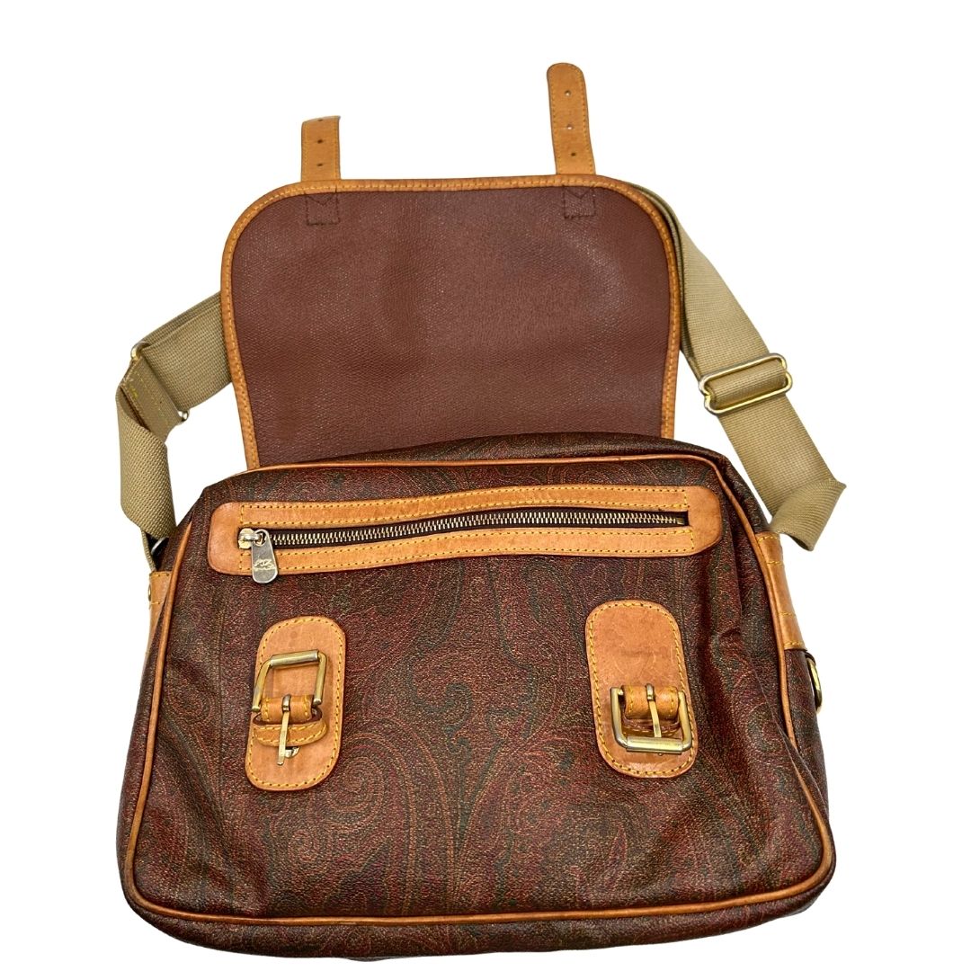 interno Borsa Etro in canvas trama Paisley con finiture in pelle color cammello e parti metalliche dorate; munita di una tracolla in tessuto regolabile, di lusso, originale, ottime condizioni.