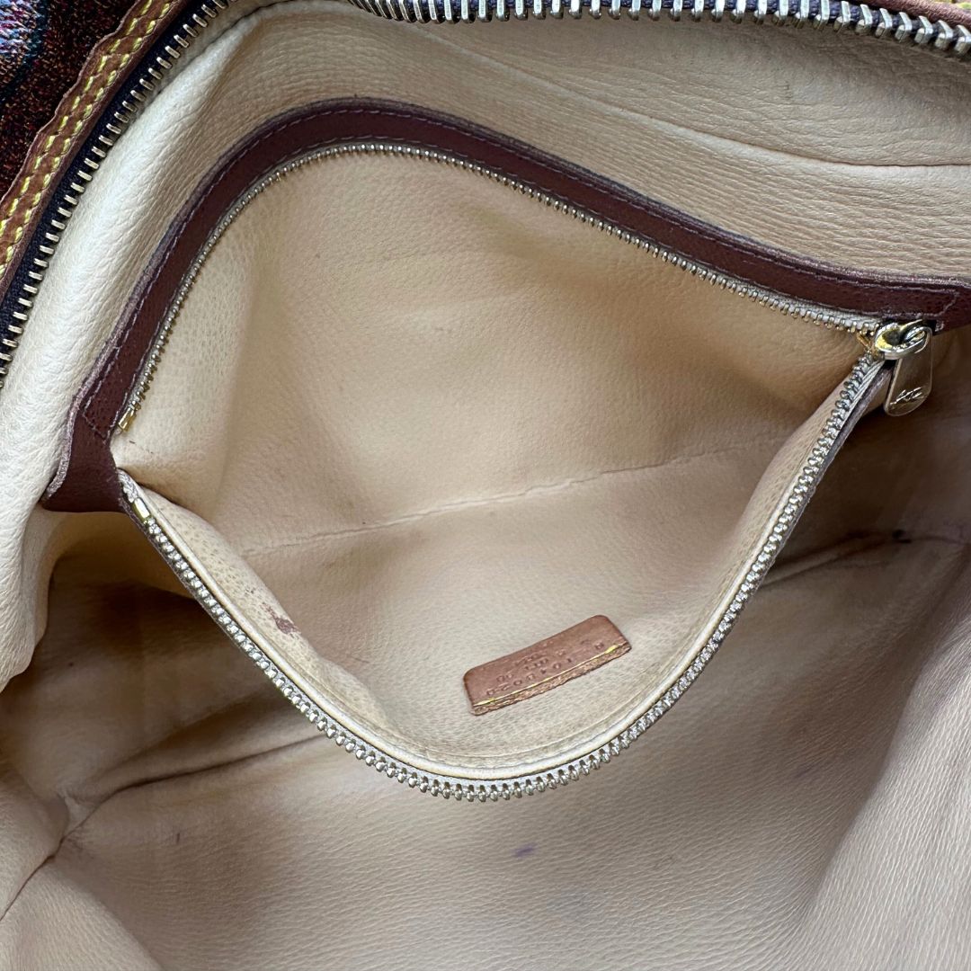 interno Borsa Etro in canvas trama Paisley con finiture in pelle color cammello e parti metalliche dorate; munita di una tracolla in tessuto regolabile, di lusso, originale, ottime condizioni.