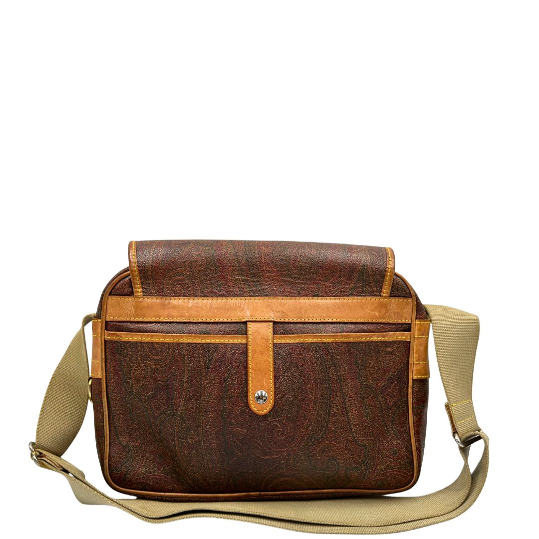 retro Borsa Etro in canvas trama Paisley con finiture in pelle color cammello e parti metalliche dorate; munita di una tracolla in tessuto regolabile, di lusso, originale, ottime condizioni. 