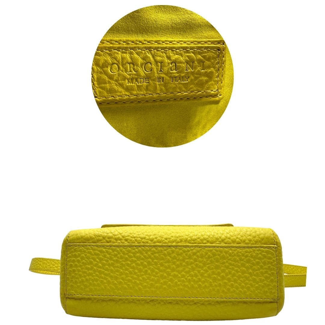base Borsa Orciani in pelle martellata gialla con parti metalliche argentate; munita di un manico singolo e una tracolla amovibile e regolabile, di lusso, originale, ottime condizioni. 