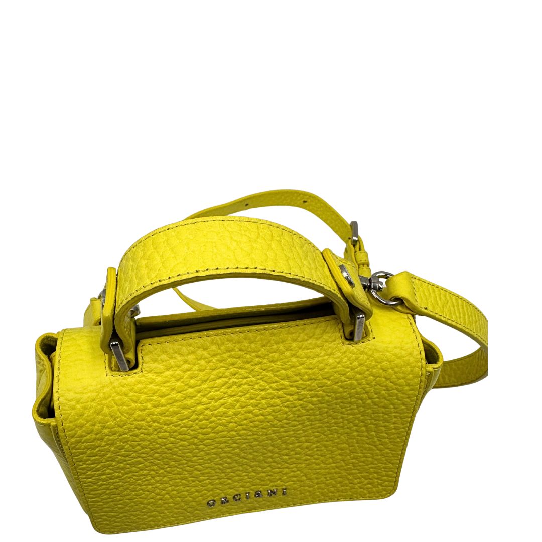 manico Borsa Orciani in pelle martellata gialla con parti metalliche argentate; munita di un manico singolo e una tracolla amovibile e regolabile, di lusso, originale, ottime condizioni. 