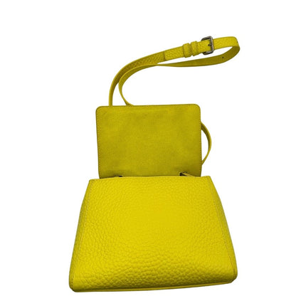 interno Borsa Orciani in pelle martellata gialla con parti metalliche argentate; munita di un manico singolo e una tracolla amovibile e regolabile, di lusso, originale, ottime condizioni. 