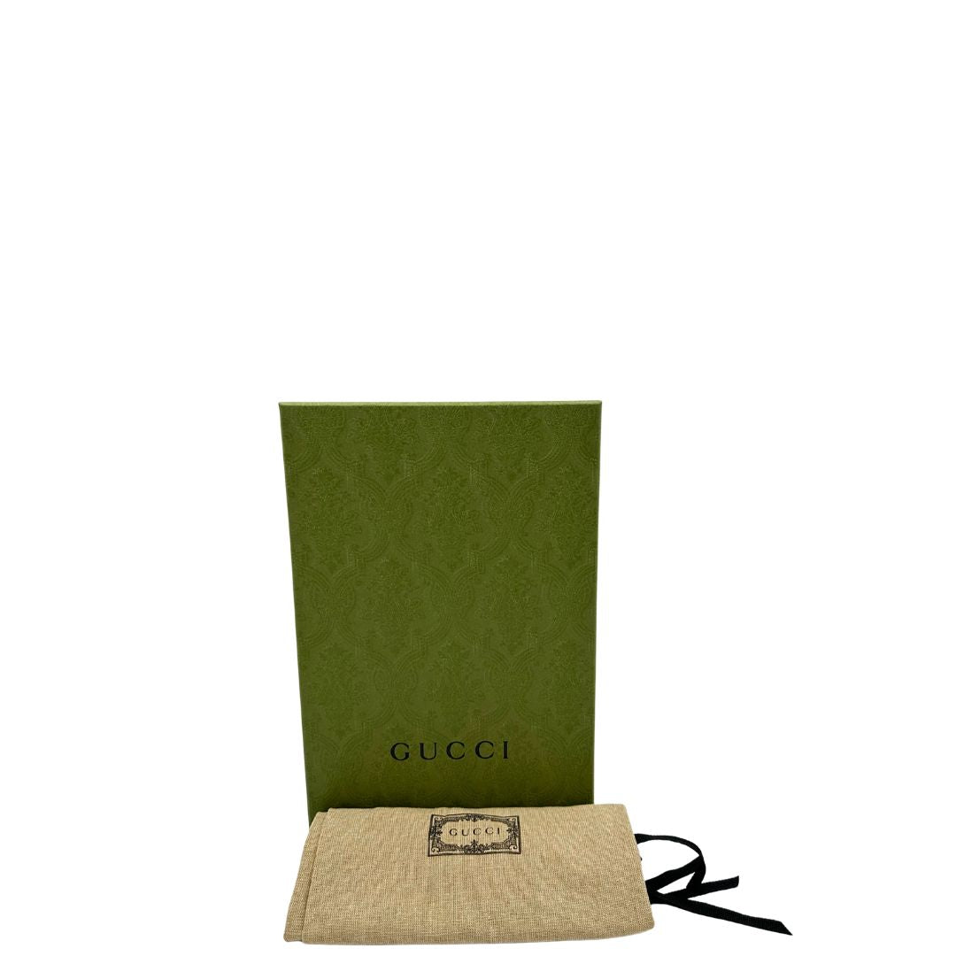 Sandali Gucci in pelle nera, tacco impreziosito da iconico logo GG. Completi di corredo, di lusso, originali, usati.