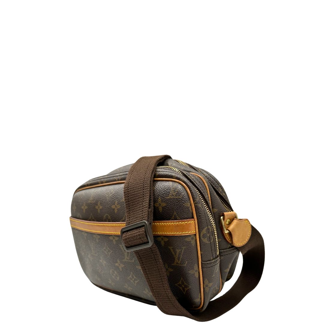 Borsa L.V. in canvas marrone monogram con parti metalliche dorate e finiture in vacchetta naturale; munita di una tracolla in tessuto regolabile, di lusso, originale, ottime condizioni.