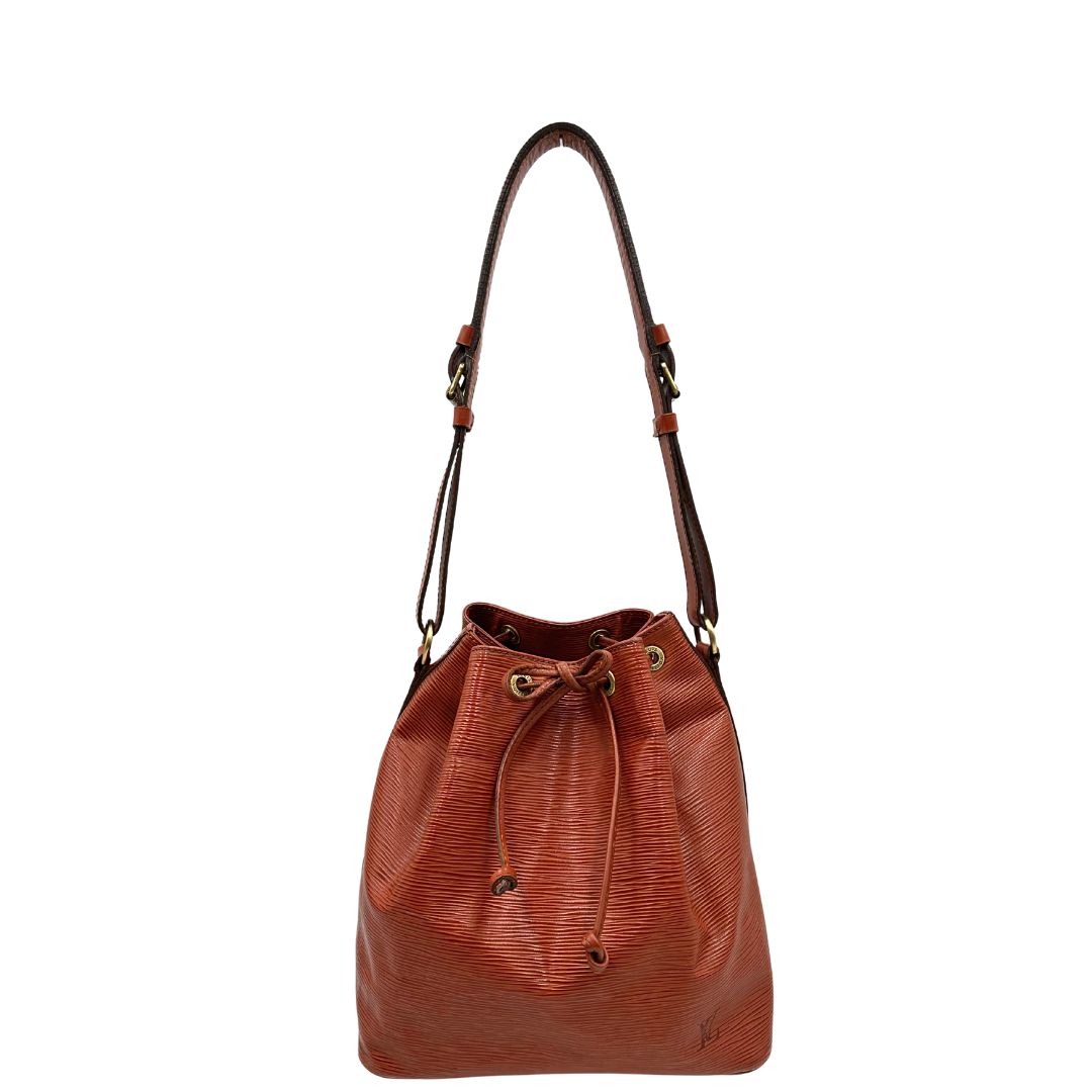 front  Secchiello Noé Louis Vuitton in pelle Epi cognac con parti metalliche dorate e manico regolabile con fibbia