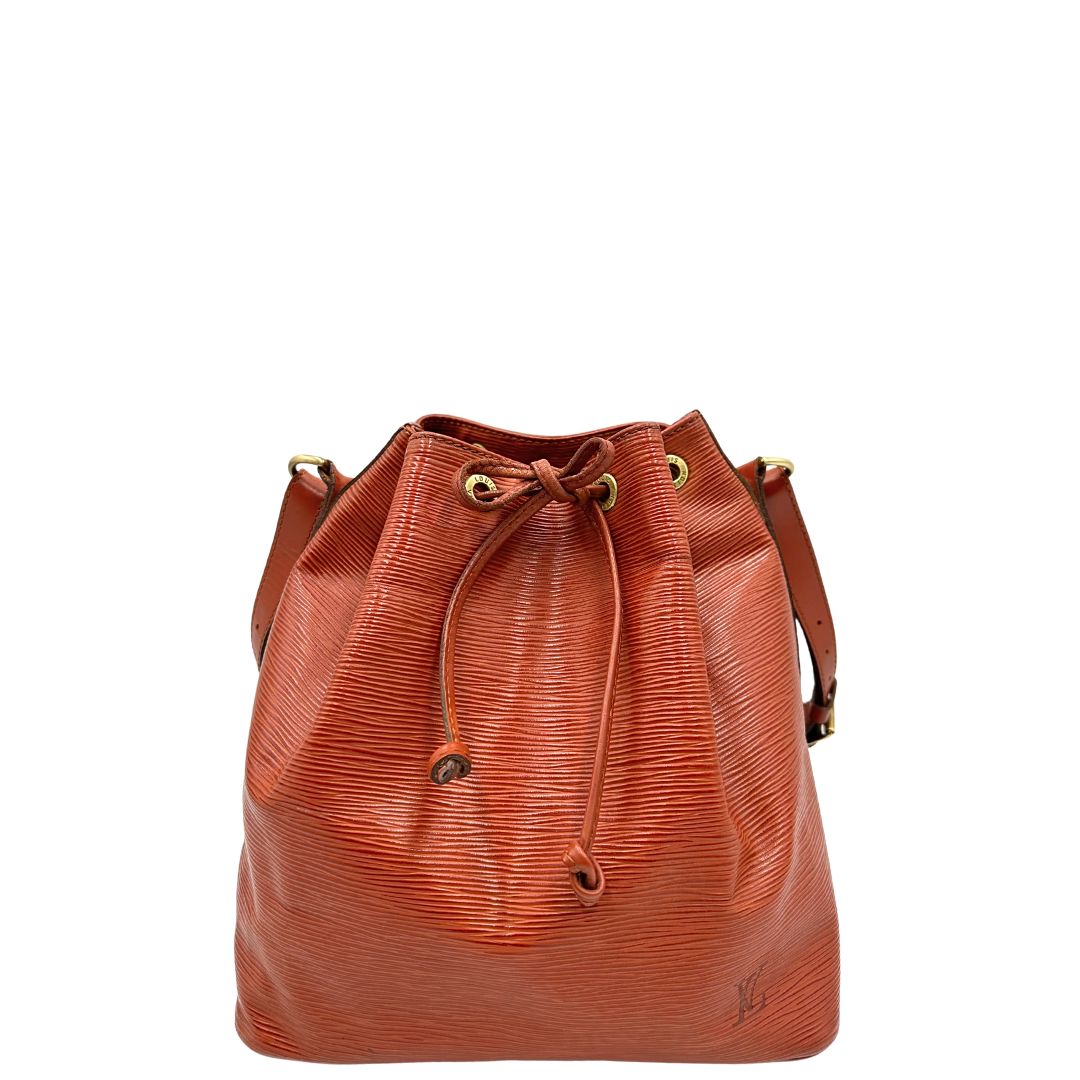 front  Secchiello Noé Louis Vuitton in pelle Epi cognac con parti metalliche dorate e manico regolabile con fibbia 