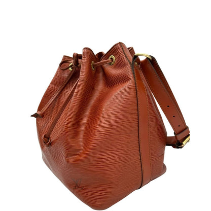 lato  Secchiello Noé Louis Vuitton in pelle Epi cognac con parti metalliche dorate e manico regolabile con fibbia 