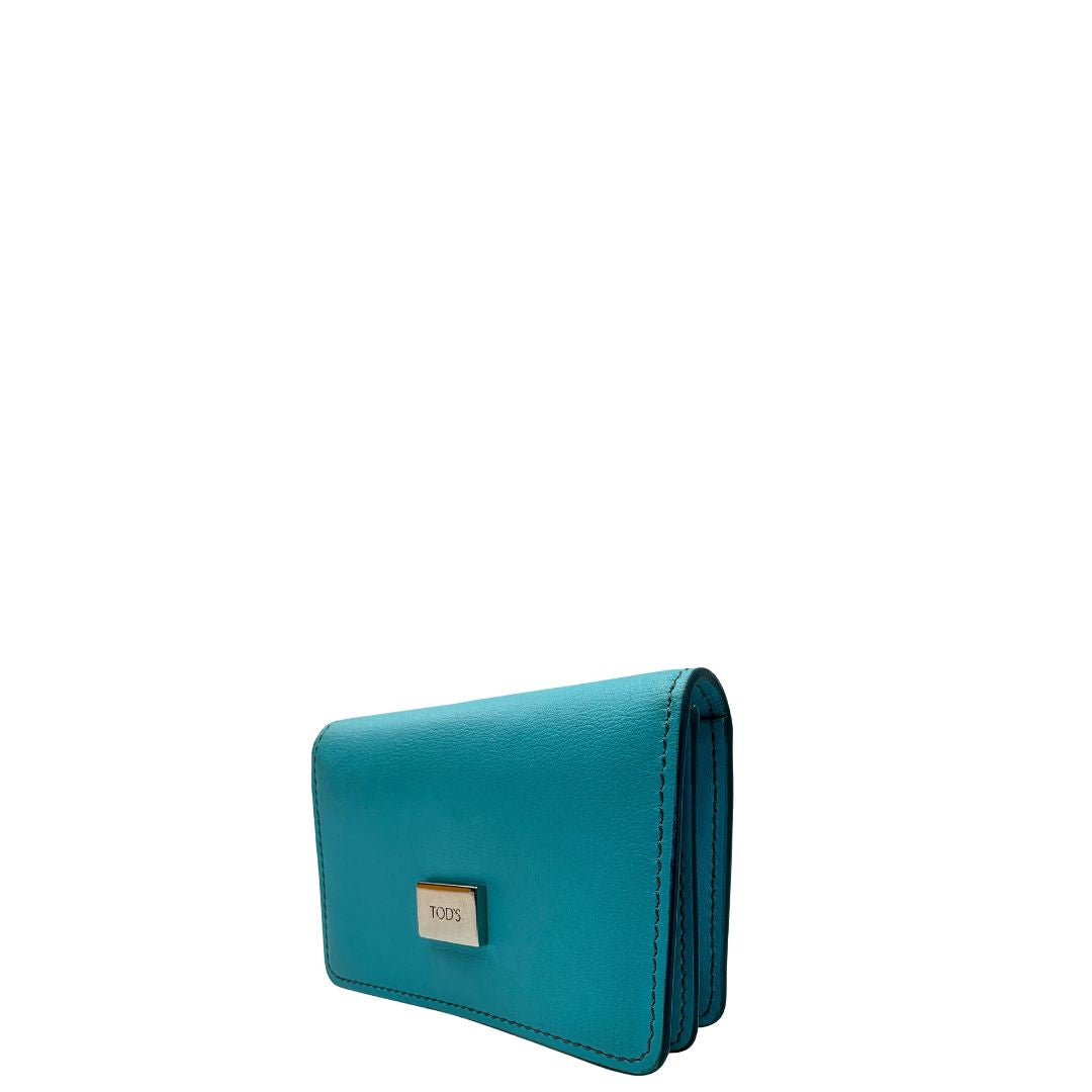 Portafoglio Tod's in pelle color turchese con parti metalliche argentate. Completo di corredo, di lusso, originale, ottime condizioni.