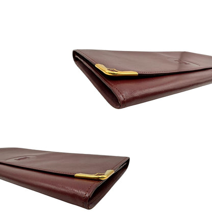 interni  Clutch Les Must de Cartier in pelle bordeaux con parti metalliche dorate. Munito di scatola, di lusso, originale.