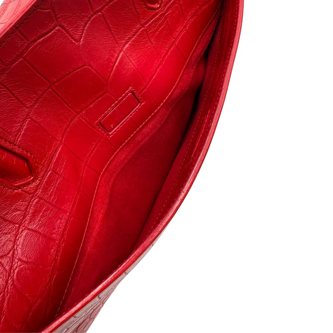 interno Borsa Saint Laurent in pelle cocco rossa con parti metalliche argentate: munita di doppi manici stondati e una tracolla amovibile e regolabile. Completa di dustbag, di lusso, originale, ottime condizioni. 