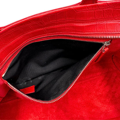 interno Borsa Saint Laurent in pelle cocco rossa con parti metalliche argentate: munita di doppi manici stondati e una tracolla amovibile e regolabile. Completa di dustbag, di lusso, originale, ottime condizioni. 