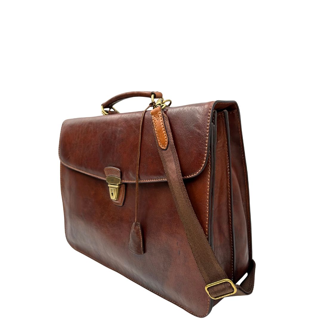 lato  Cartella The Bridge in cuoio marrone con parti metalliche oro anticato; dotata di manico, una tracolla regolabile e amovibile e una clochette portachiavi, di lusso, originale, ottime condizioni, usata. 