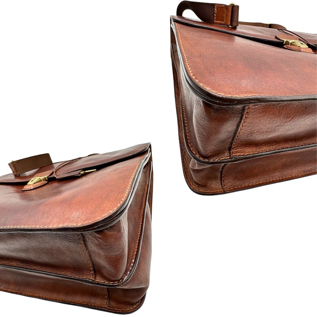 angoli  Cartella The Bridge in cuoio marrone con parti metalliche oro anticato; dotata di manico, una tracolla regolabile e amovibile e una clochette portachiavi, di lusso, originale, ottime condizioni, usata. 