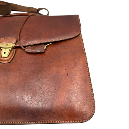 angolo  Cartella The Bridge in cuoio marrone con parti metalliche oro anticato; dotata di manico, una tracolla regolabile e amovibile e una clochette portachiavi, di lusso, originale, ottime condizioni, usata. 