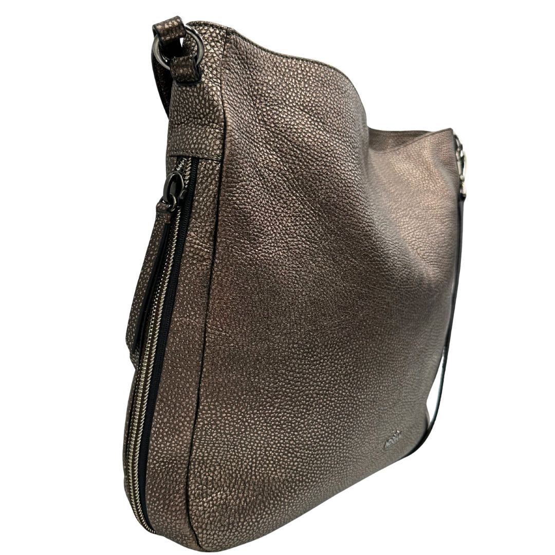 lato Borsa Hogan in pelle color bronzo e parti metalliche argento anticato; munita di un manico singolo e una tracolla amovibile e regolabile. Completa di dustbag, di lusso, originale. 