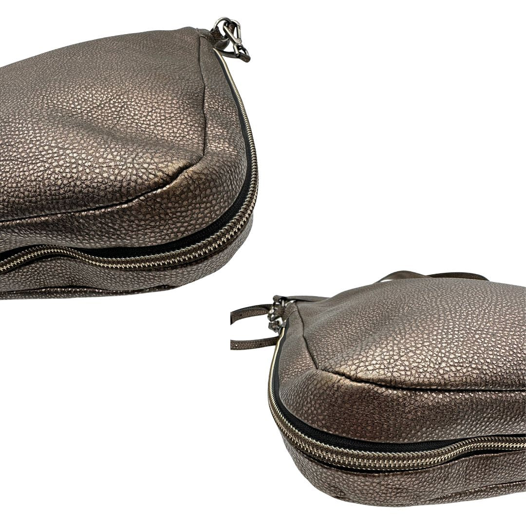 angoli Borsa Hogan in pelle color bronzo e parti metalliche argento anticato; munita di un manico singolo e una tracolla amovibile e regolabile. Completa di dustbag, di lusso, originale.