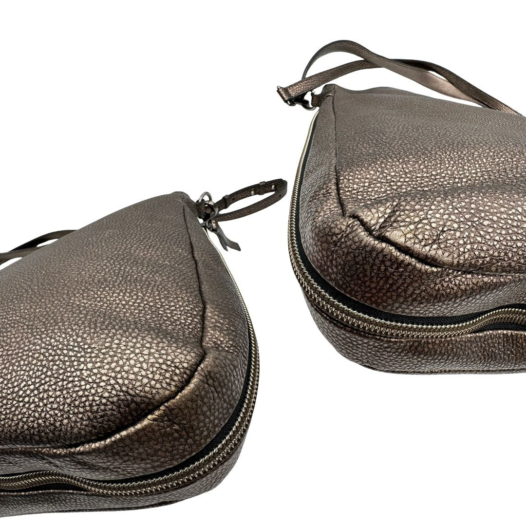 angoli Borsa Hogan in pelle color bronzo e parti metalliche argento anticato; munita di un manico singolo e una tracolla amovibile e regolabile. Completa di dustbag, di lusso, originale. 