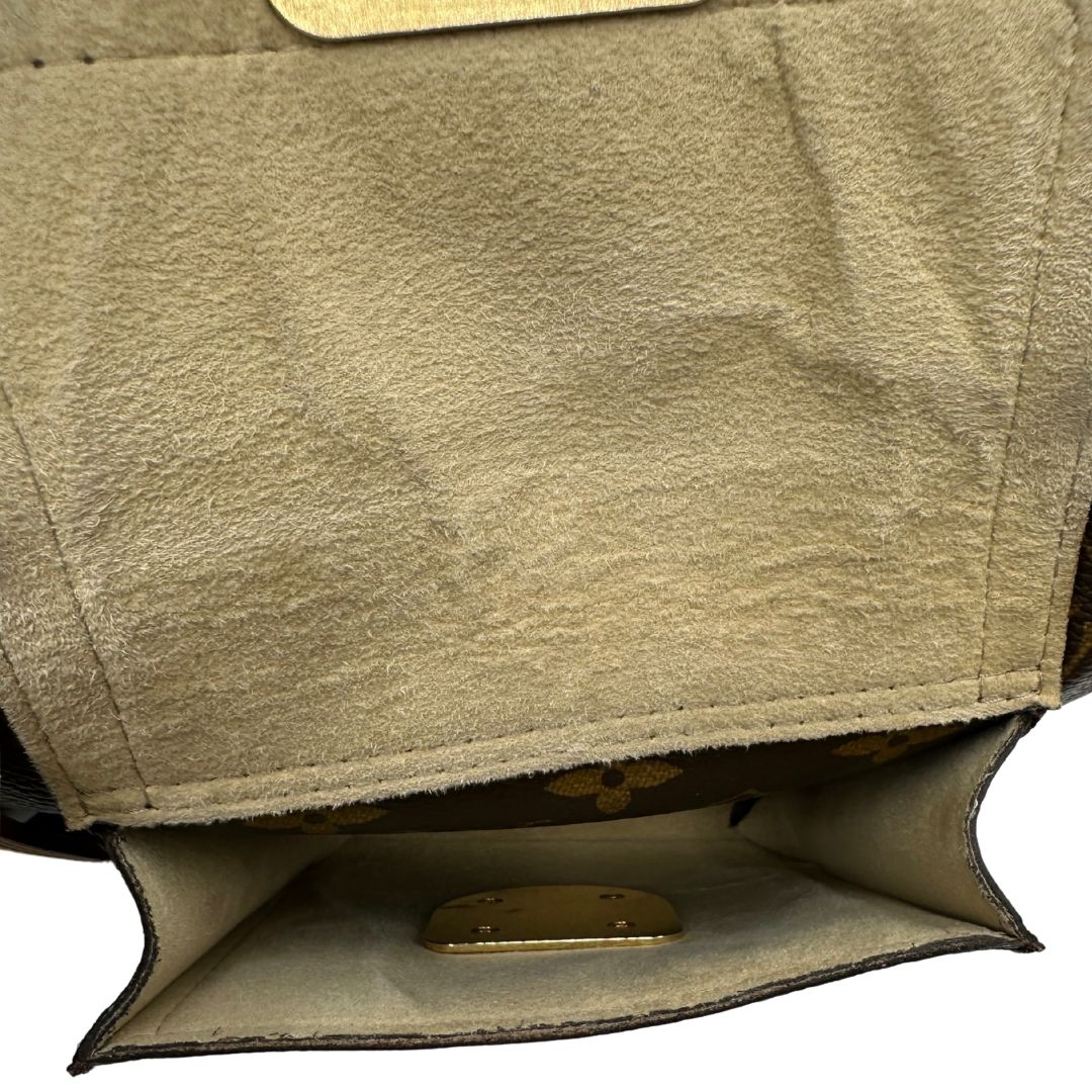 interno  Borsa Louis Vuitton in canvas marrone monogram con finiture in vacchetta naturale e parti metalliche dorate; munita di doppi manici, di lusso, originale, ottime condizioni. 