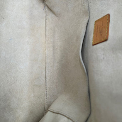 interno  Borsa Louis Vuitton in canvas marrone monogram con finiture in vacchetta naturale e parti metalliche dorate; munita di doppi manici, di lusso, originale, ottime condizioni.