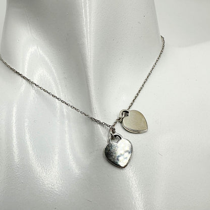 Collana Tiffany&Co. della collezione Return To Tiffany in argento 925 con doppio ciondolo cuore. Completa di scatola e sacchetto, di lusso, originale, ottime condizioni.