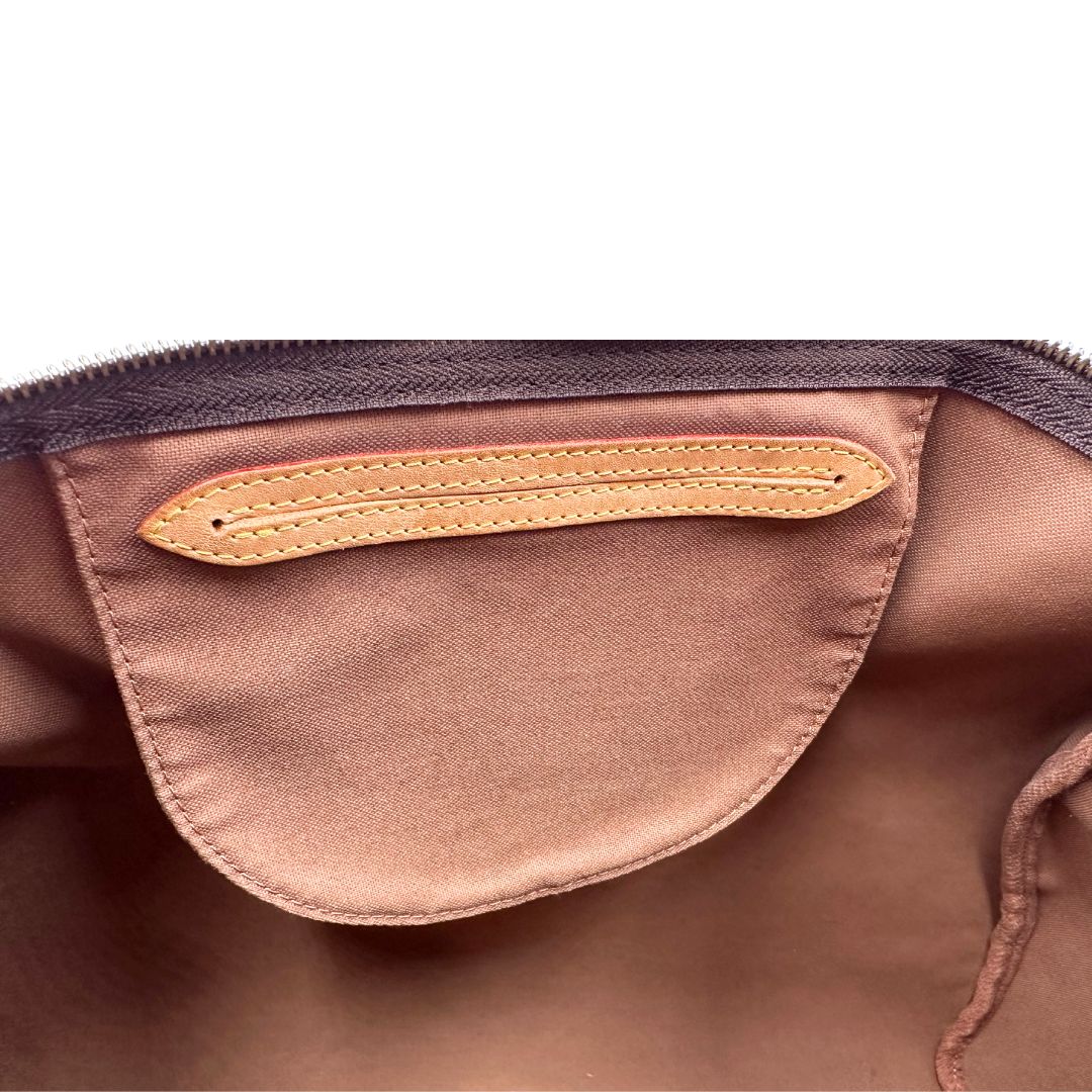 Tasca di una Borsa Louis Vuitton in canvas marrone monogram con finiture in vacchetta naturale e parti metalliche dorate; munita di doppi manici stondati. Originale, usato, di lusso, in ottime condizioni.