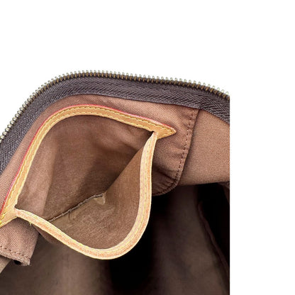 Tasca di una Borsa Louis Vuitton in canvas marrone monogram con finiture in vacchetta naturale e parti metalliche dorate; munita di doppi manici stondati. Originale, usato, di lusso, in ottime condizioni.