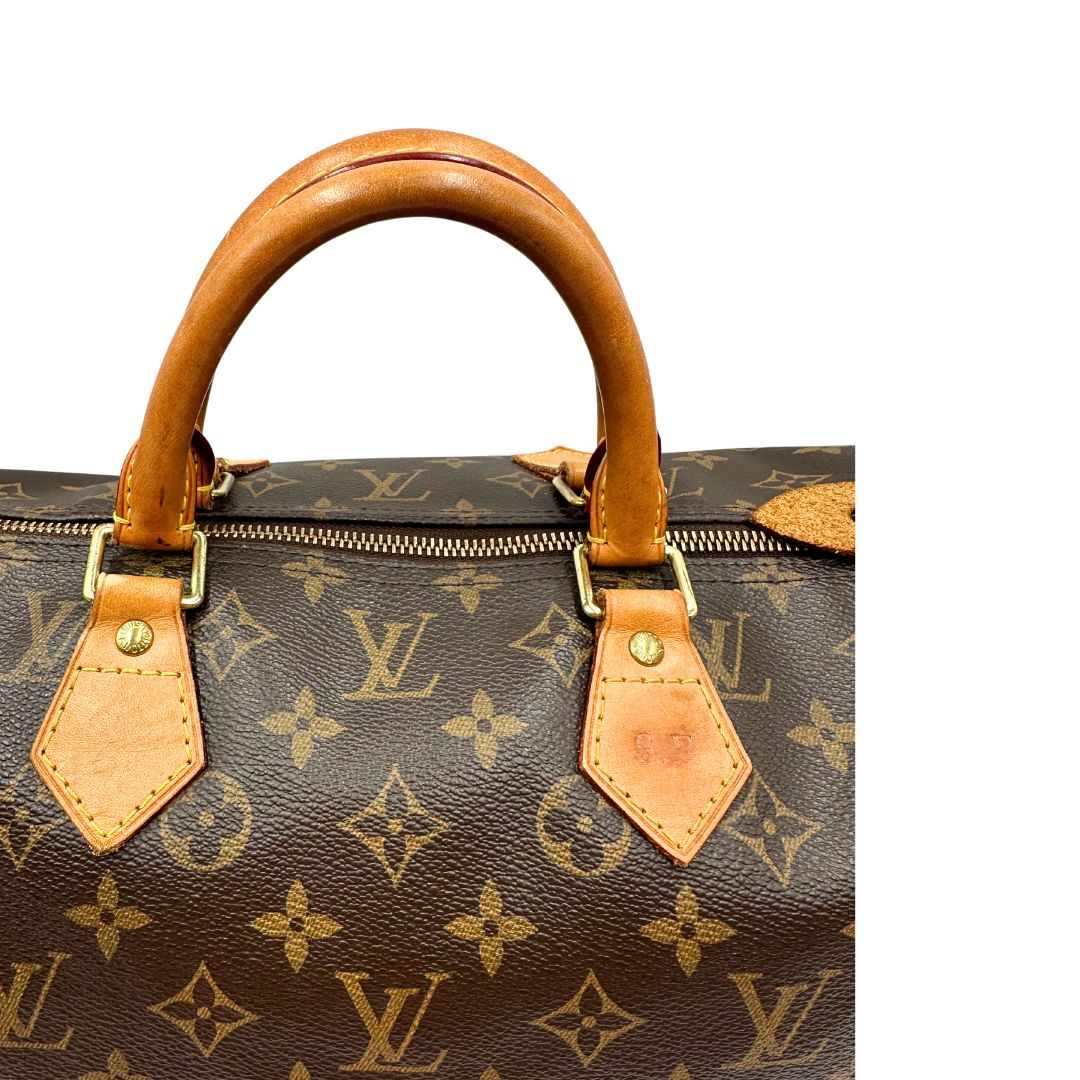 Manici di una Borsa Louis Vuitton in canvas marrone monogram con finiture in vacchetta naturale e parti metalliche dorate; munita di doppi manici stondati. Originale, usato, di lusso, in ottime condizioni.