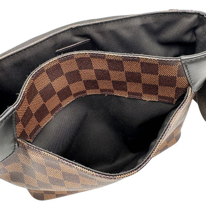 interno Borsa Louis Vuitton in canvas Damier Ébène marrone con parti metalliche dorate e finiture in pelle testa di moro; munita di una tracolla in tessuto regolabile. Completa di scatola, di lusso, originale, usata. 