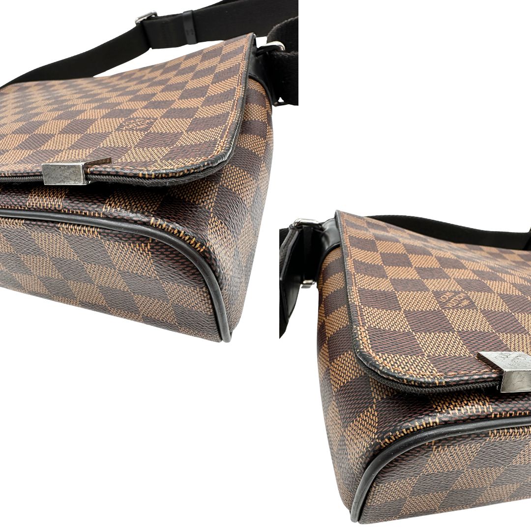 angoli Borsa Louis Vuitton in canvas Damier Ébène marrone con parti metalliche dorate e finiture in pelle testa di moro; munita di una tracolla in tessuto regolabile. Completa di scatola, di lusso, originale, usata. 