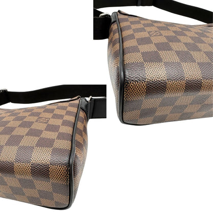 angoli Borsa Louis Vuitton in canvas Damier Ébène marrone con parti metalliche dorate e finiture in pelle testa di moro; munita di una tracolla in tessuto regolabile. Completa di scatola, di lusso, originale, usata.