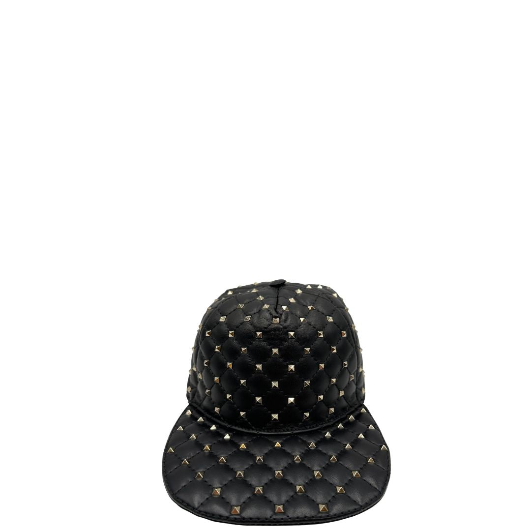 Cappello Valentino Garavani in pelle nera ricoperto da borchie oro chiaro. Munito di cartellino, di lusso, originale, eccellenti condizioni. 