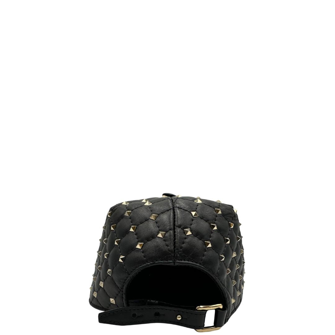 Cappello Valentino Garavani in pelle nera ricoperto da borchie oro chiaro. Munito di cartellino, di lusso, originale, eccellenti condizioni.