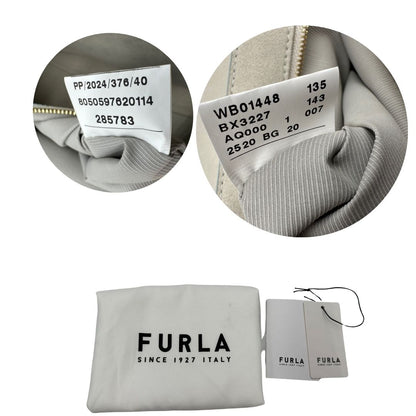 dustbag Borsa Furla in pelle celeste con parti metalliche dorate; munita di un manico in catena e una tracolla regolabile. Completa di dustbag, di lusso, usata.