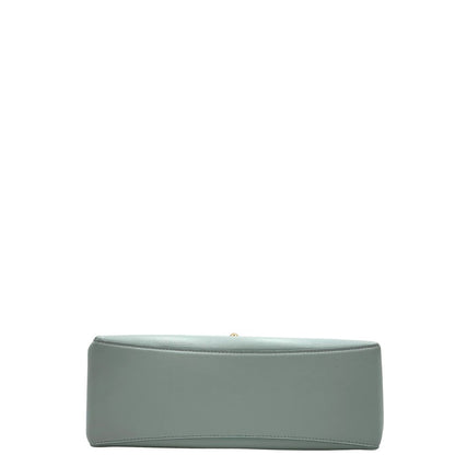 base Borsa Furla in pelle celeste con parti metalliche dorate; munita di un manico in catena e una tracolla regolabile. Completa di dustbag, di lusso, usata. 