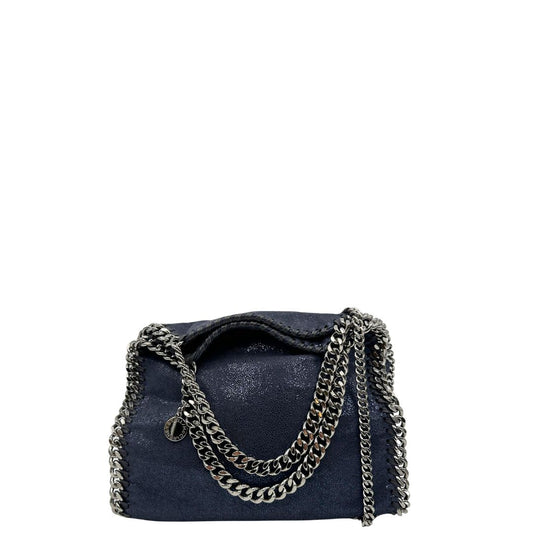 Front di una Borsa Stella McCartney Falabella in tessuto vegano blu notte con parti metalliche argentate. Completa di dustbag. Originale, usata, di lusso, in condizioni eccellenti.