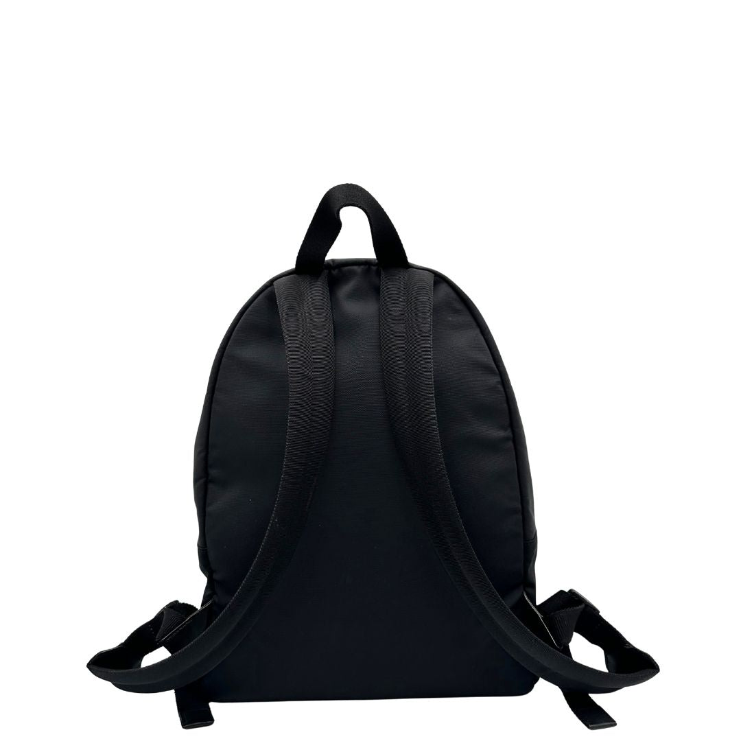 retro Zaino Givenchy in nylon nero con finiture in pelle tono su tono e maxi logo sulla parte superiore. Completo di dustbag e cartellini, di lusso, originale, ottime condizioni. 