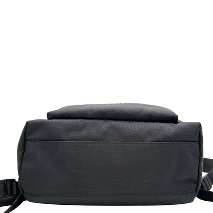 base Zaino Givenchy in nylon nero con finiture in pelle tono su tono e maxi logo sulla parte superiore. Completo di dustbag e cartellini, di lusso, originale, ottime condizioni. 