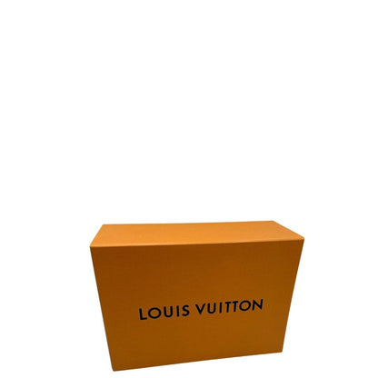 scatola Borsa Louis Vuitton in pelle base avorio con monogram Empreinte Giant color pesca con parti metalliche dorate; munita di un accessorio portamonete amovibile, una tracolla in tessuto amovibile e regolabile e doppi manici stondati. Completa di scatola, di lusso, originale, eccellenti condizioni, usata.