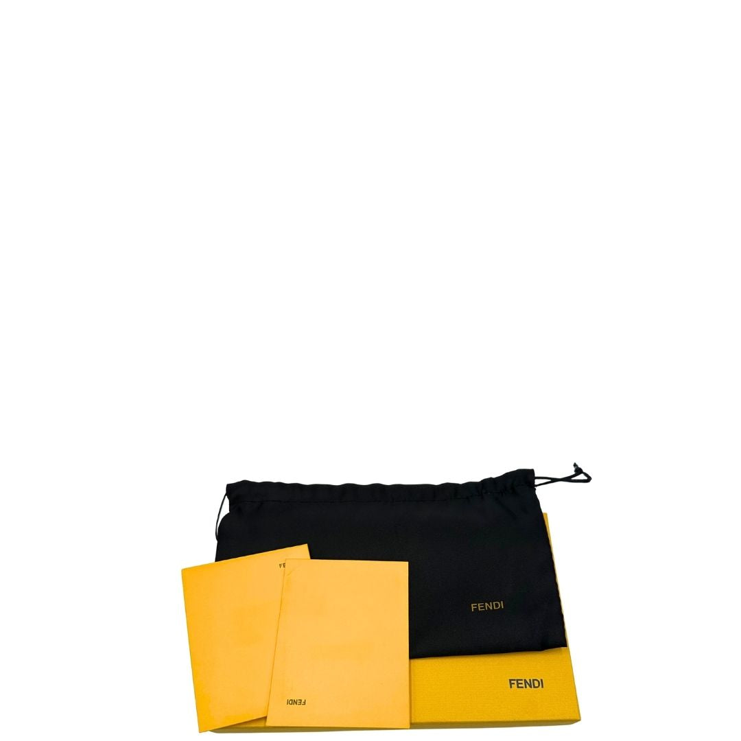 Portafoglio Fendi in tessuto trama Zucca color tabacco con finiture in pelle blu e parti metalliche dorate. Completo di corredo, di lusso, originale, ottime condizioni.