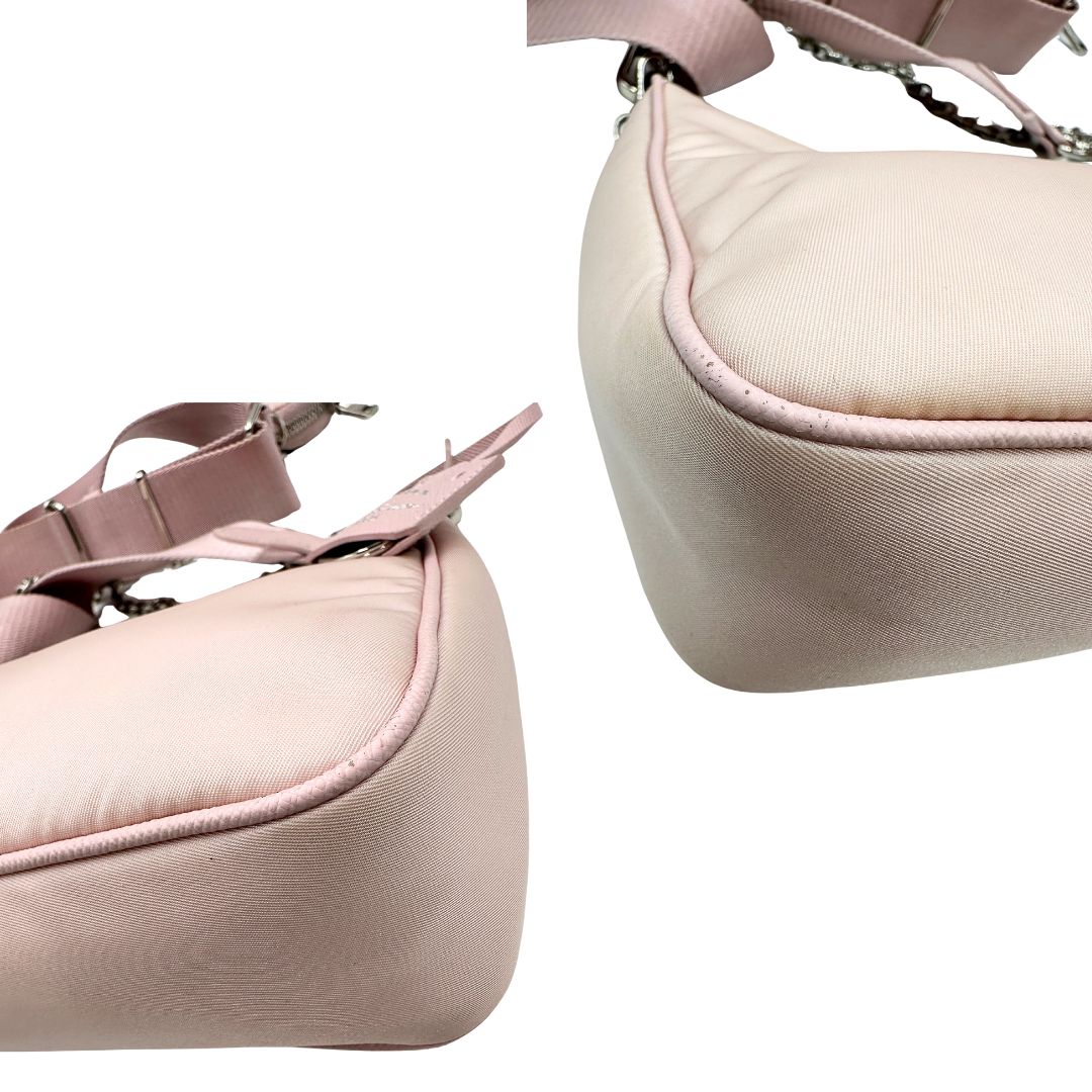 angoli Borsa Prada in nylon rosa con parti metalliche argentate e finiture in pelle tono su tono; munita di un mini pouch amovibile, un accessorio portachiavi, manico in catena e una tracolla in tessuto amovibile e regolabile, di lusso, originale, ottime condizioni. 