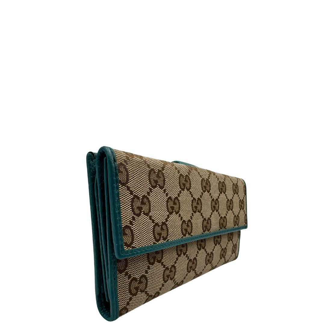 Portafoglio Gucci in tessuto GG con finiture in pelle color turchese. Completo di sacchetto antipolvere, di lusso, originale, ottime condizioni.
